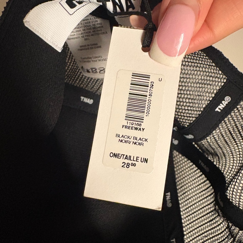 TNA Aritzia Black Hat - Picture 2 of 4